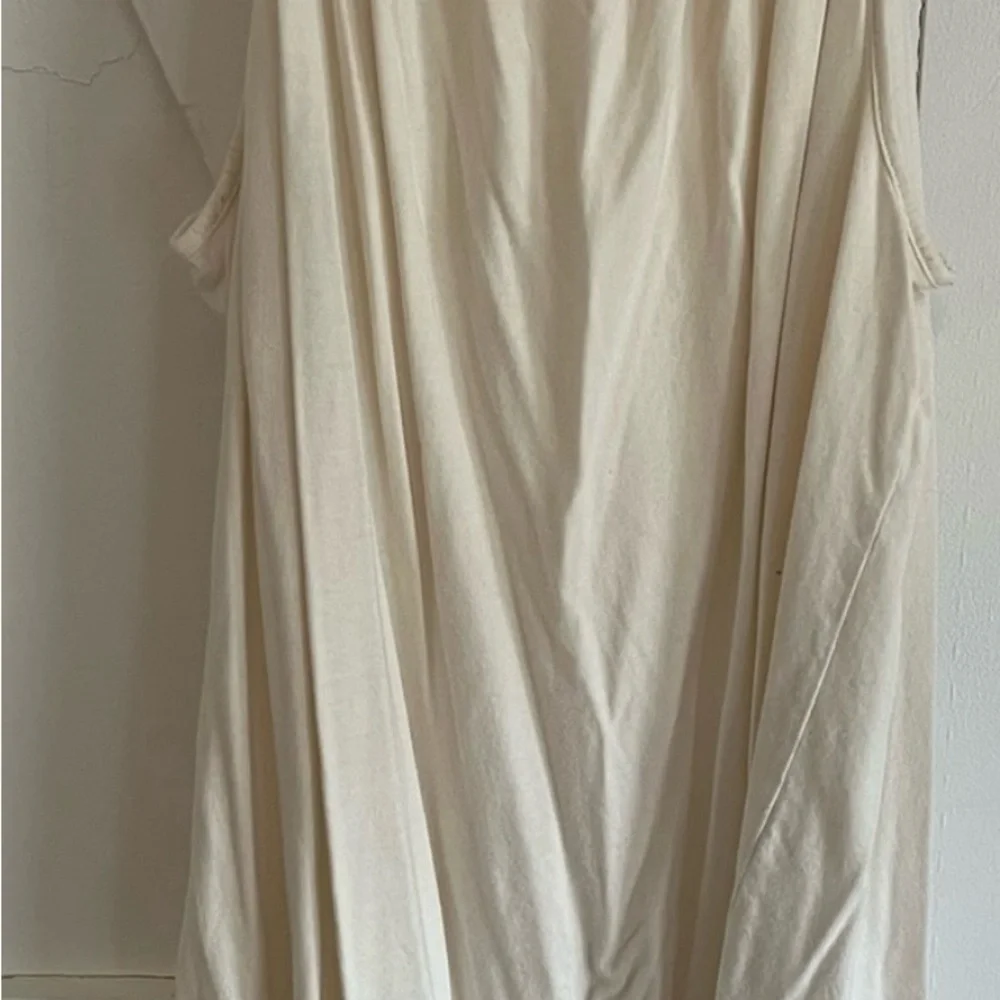 SALE 3/$20 Old Navy Embroidered Tank - Picture 5 of 6